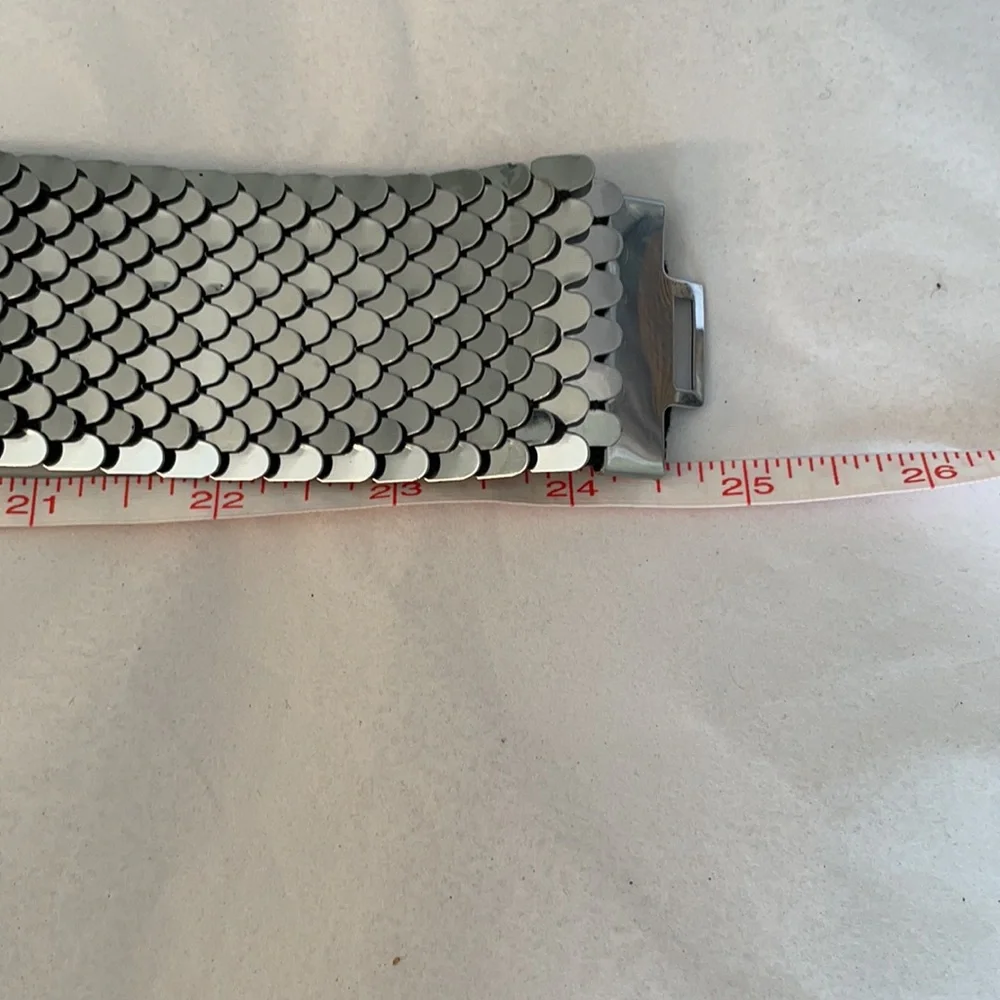 Vintage Mid Century Metallic ‘Fish Scale’ Stretchy Belt w/Flower Buckle accent